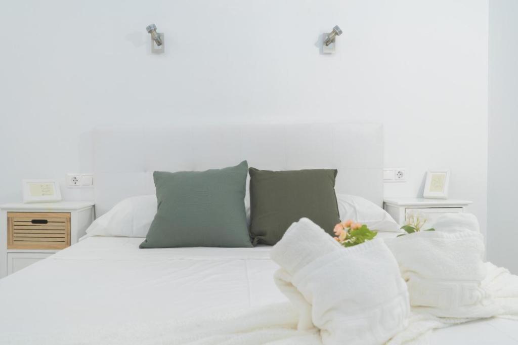 Beautiful Coastal 3-bedroom - 1 Minute Away From Appartement